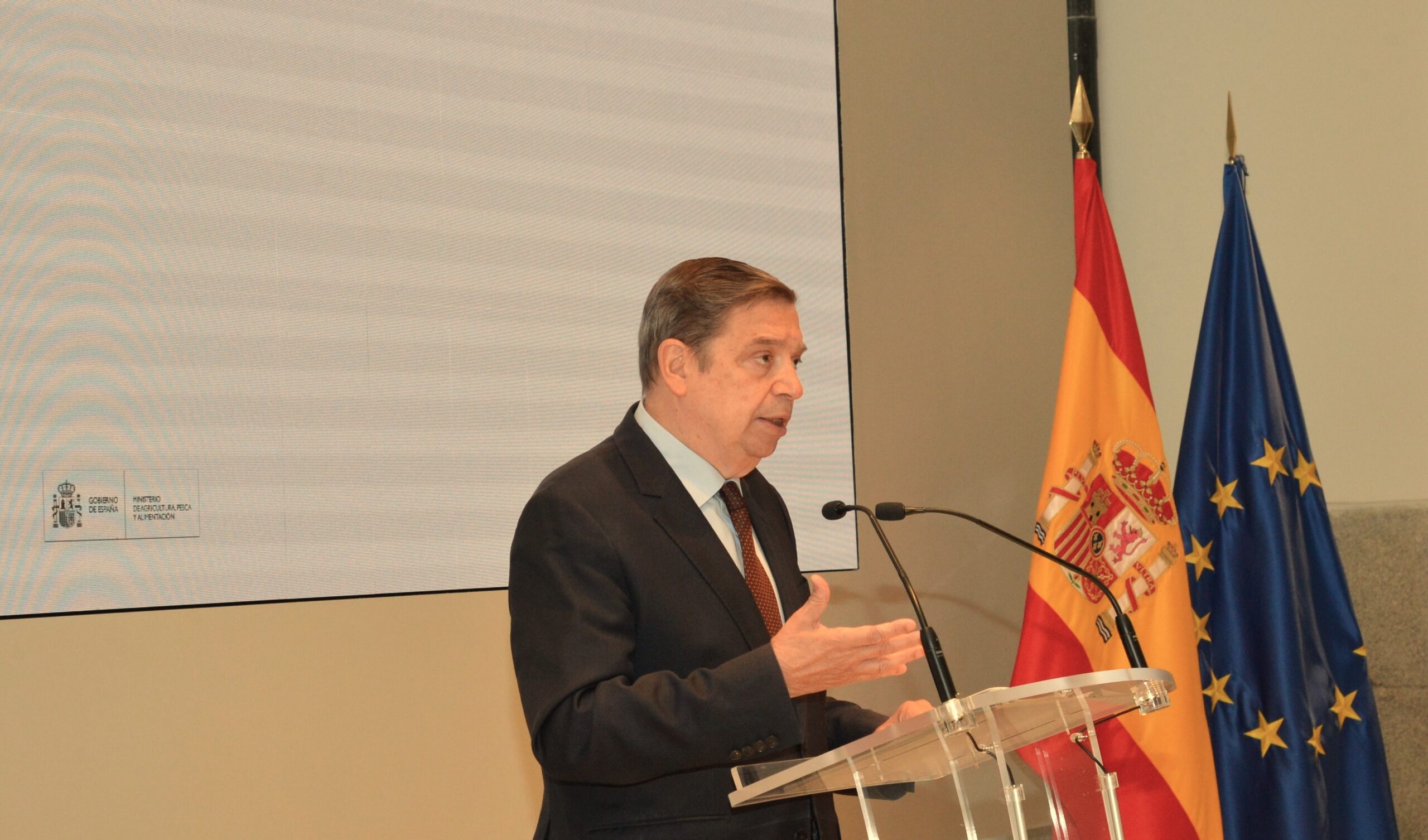 Luis Planas buscará limitar "al máximo" el impacto de la peste porcina