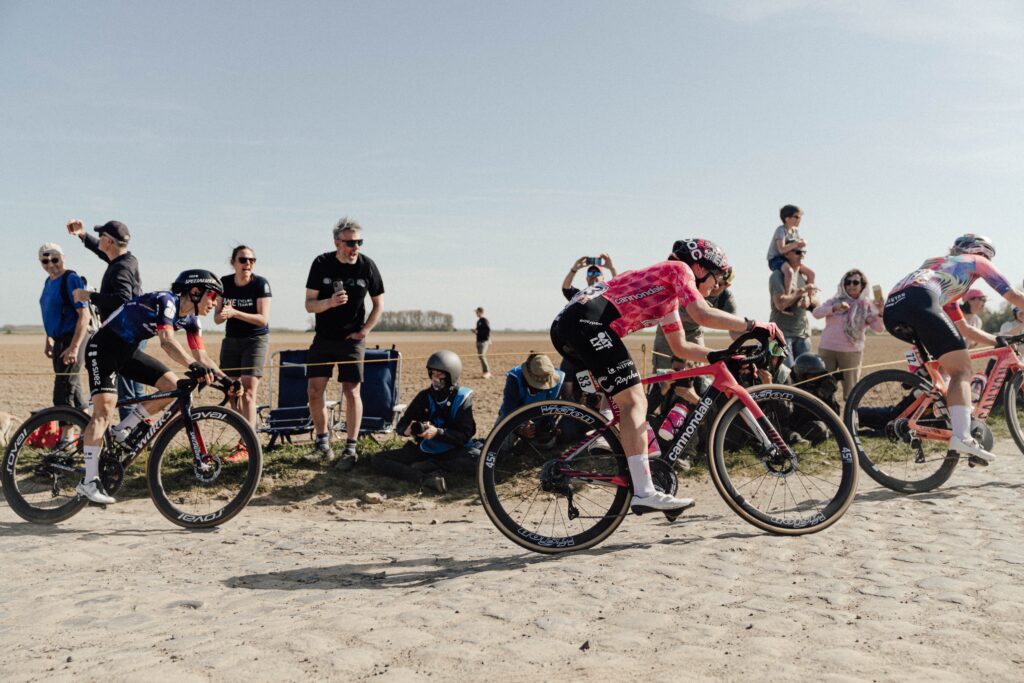 La París-Roubaix femenina se disputará el domingo en 2026