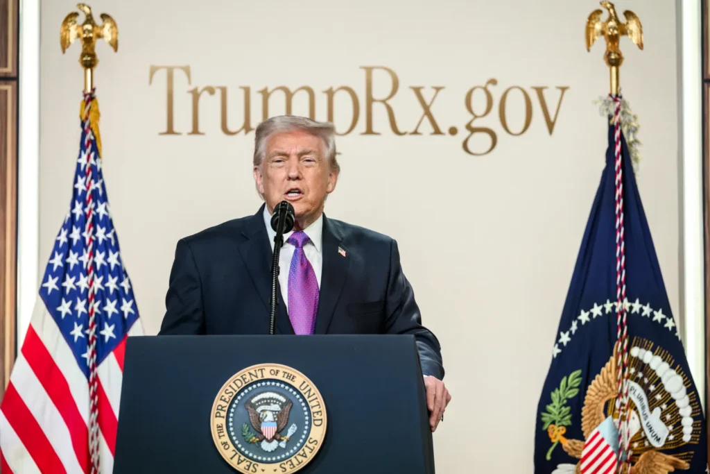 Trump afirma que participará "indirectamente" en las negociaciones con Irán