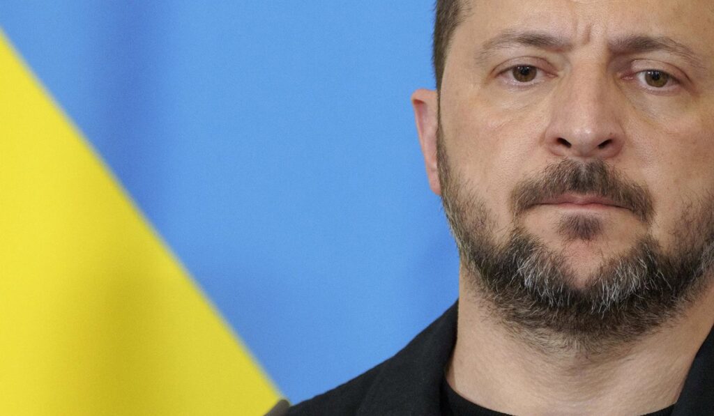 Zelenski califica de "crimen" el ataque ruso a un autobús