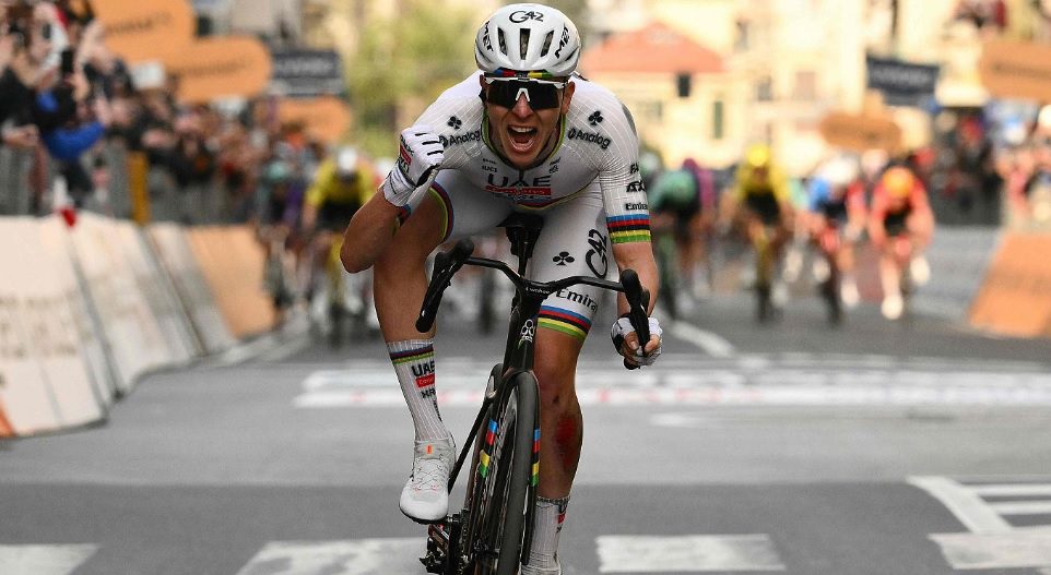 Pogačar agiganta su leyenda con una Milán-San Remo de infarto