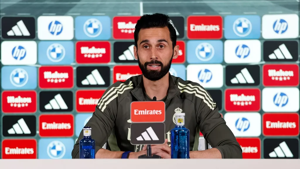 Arbeloa: “Confiamos en que Mbappé viaje a Manchester”