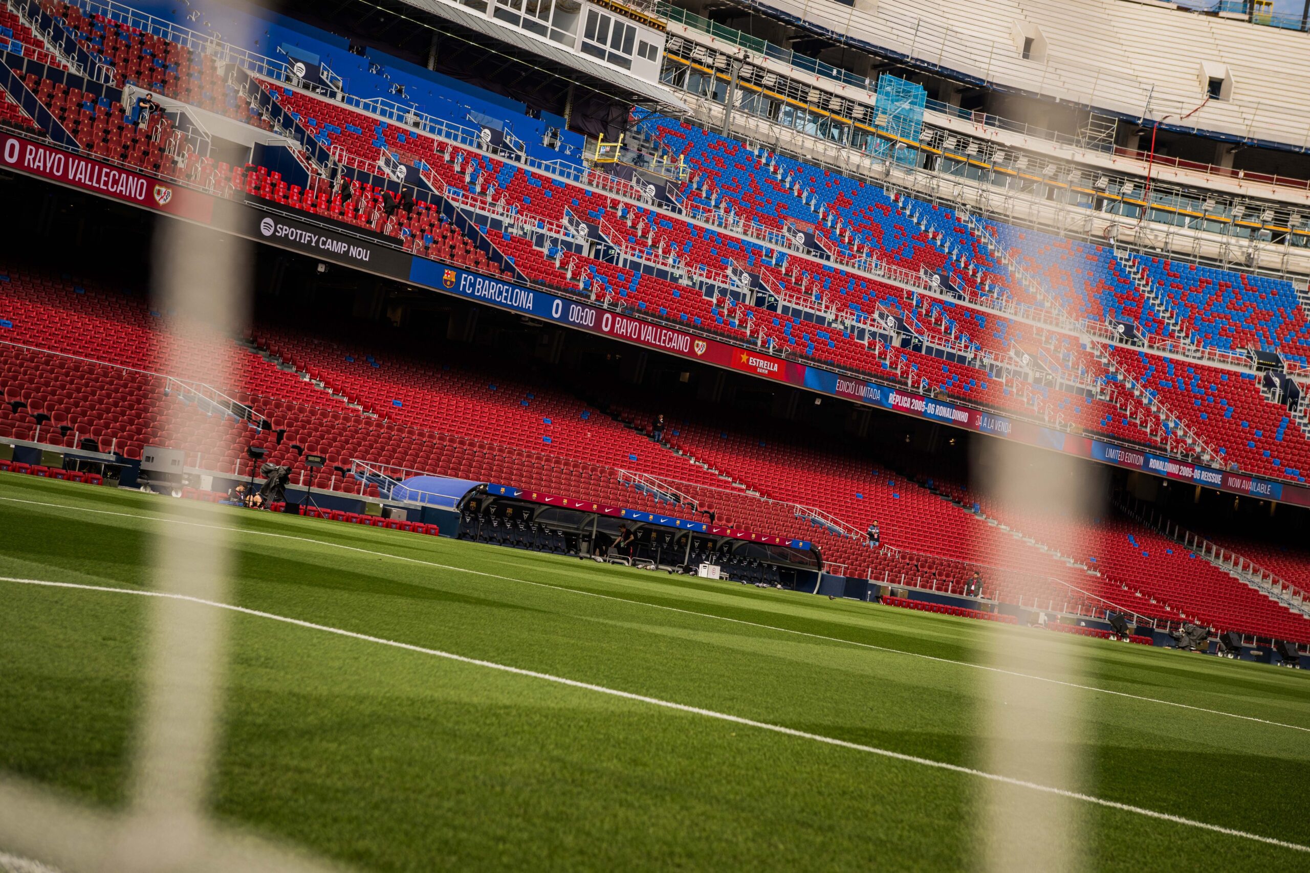 Joan García, titular ante el Rayo Vallecano