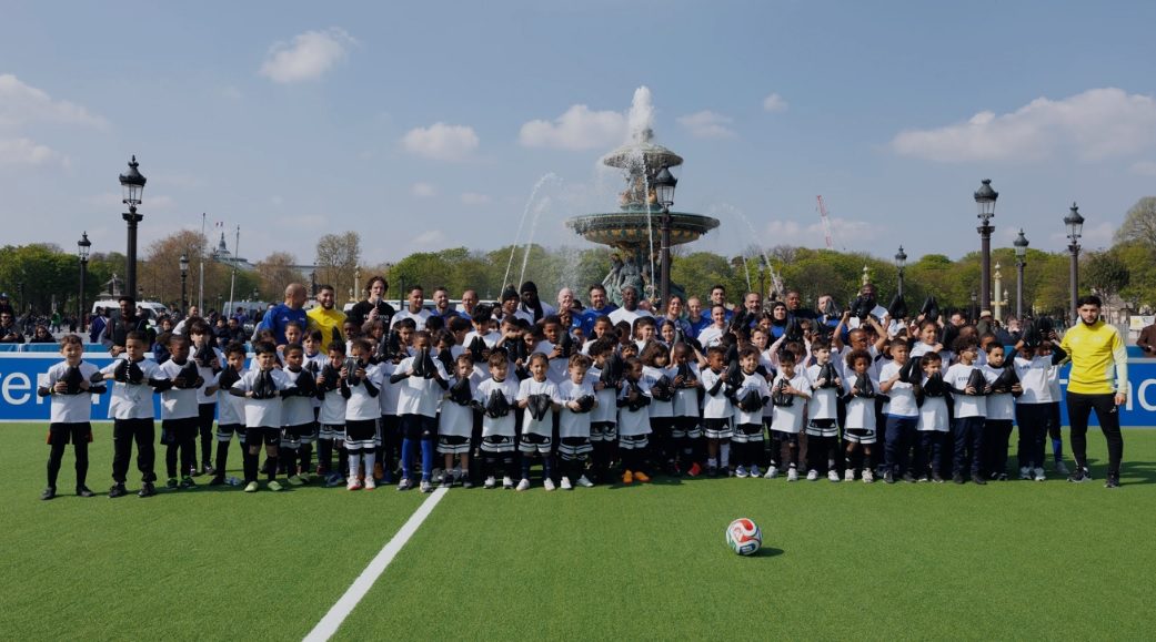 Infantino presenta la iniciativa ‘Botas de la FIFA para todos’