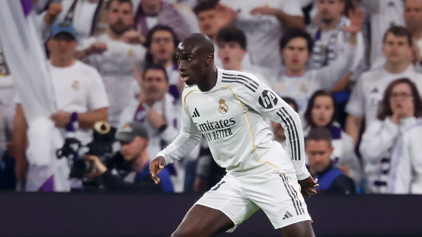 Mendy sufre una lesión muscular en el bíceps femoral derecho