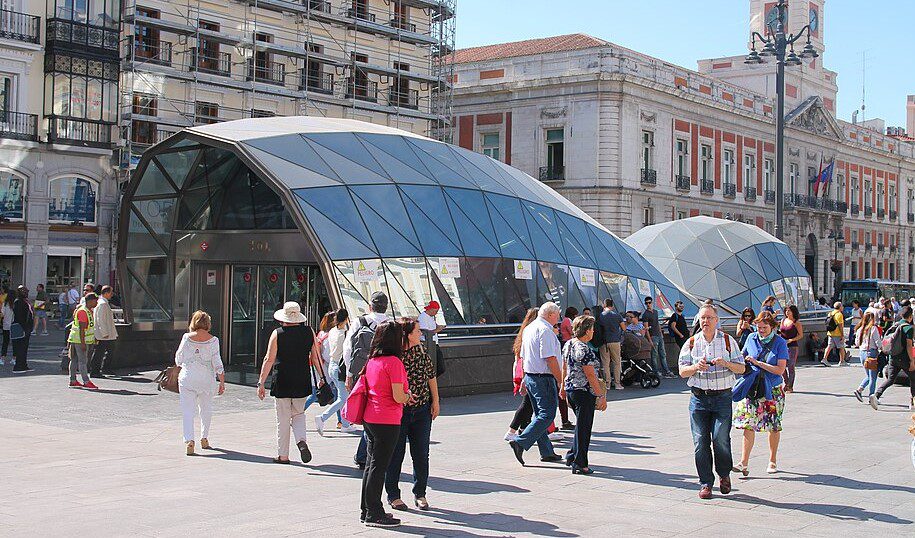 La estación de Sol cierra la tarde de este viernes por las procesiones